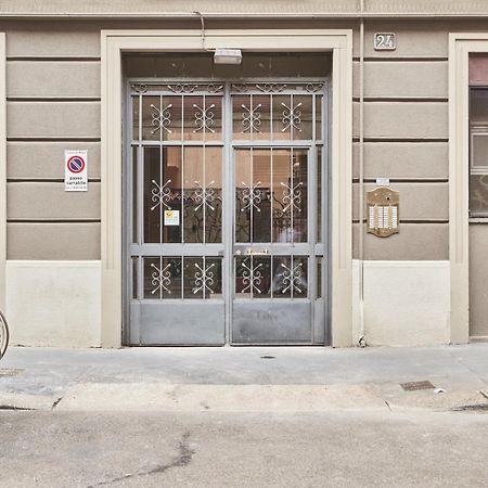 Elegante Appartamento Minimal Dai Tocchi Botanici 米兰 外观 照片