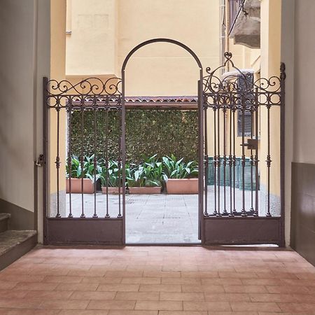 Elegante Appartamento Minimal Dai Tocchi Botanici 米兰 外观 照片