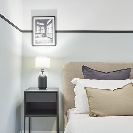 Elegante Appartamento Minimal Dai Tocchi Botanici 米兰 外观 照片